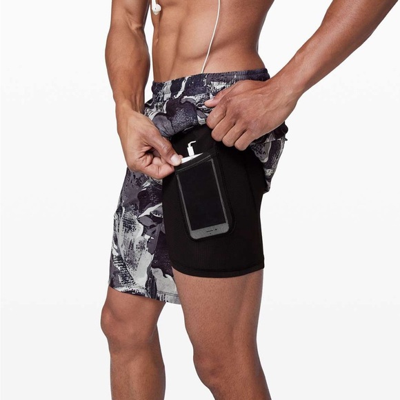 Lululemon Pace Breaker Short 9" *Liner Built in Cell Phone Pouch in Size Medium - Picture 4 of 15